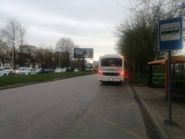 В Ростове при резком движении автобуса №71 пострадала девочка