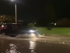 В Ростове из-за проливного дождя Левенцовка ушла под воду