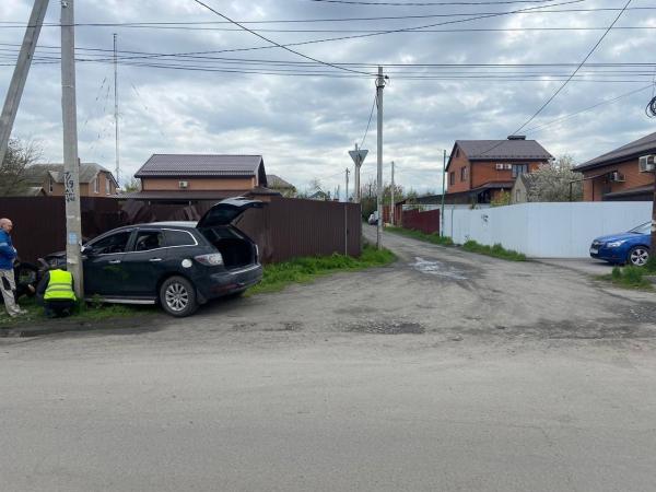 В Новочеркасске 25-летняя девушка на внедорожнике влетела в опору ЛЭП