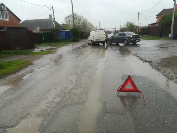 В Волгодонске пенсионер за рулем легковушки устроил ДТП в переулке Озерном