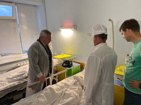 Врачи стабилизировали состояние мальчика, прооперированного после падения трибуны