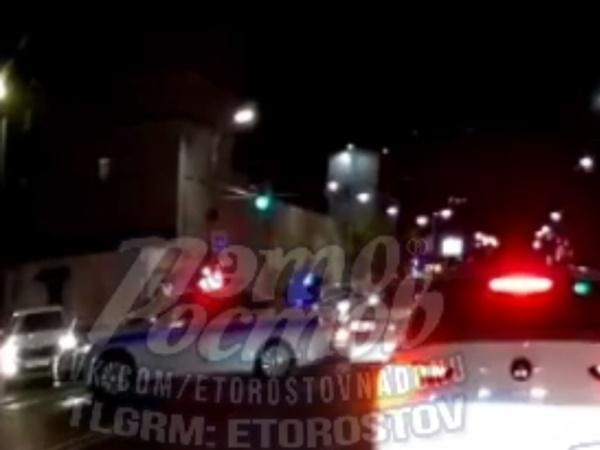 В центре Ростова две машины ДПС попали в аварию во время погони