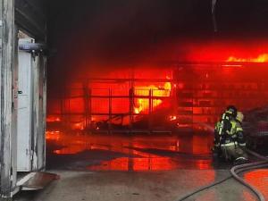 Площадь пожара на складе пряжи в Ростове увеличилась до 800 квадратных метров