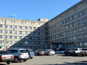 В Ростовской области пациент выпал из окна четвертого этажа больницы