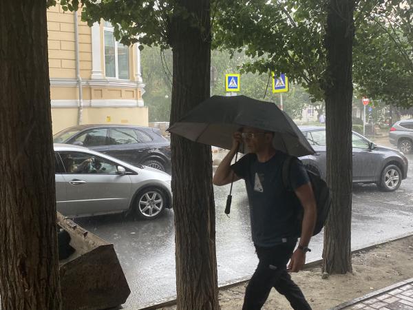 Штормовое предупреждение из-за ливней с грозой объявили в Ростовской области