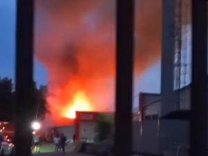 В Гуково произошел крупный пожар на рынке