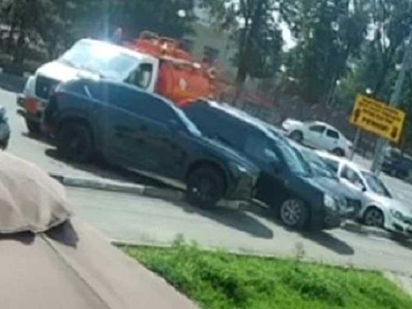 В Ростовской области водитель грузовика протаранил пять автомобилей