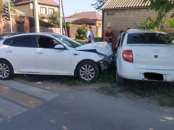 В Батайске в ДТП пострадали водитель и пассажир «Лады»