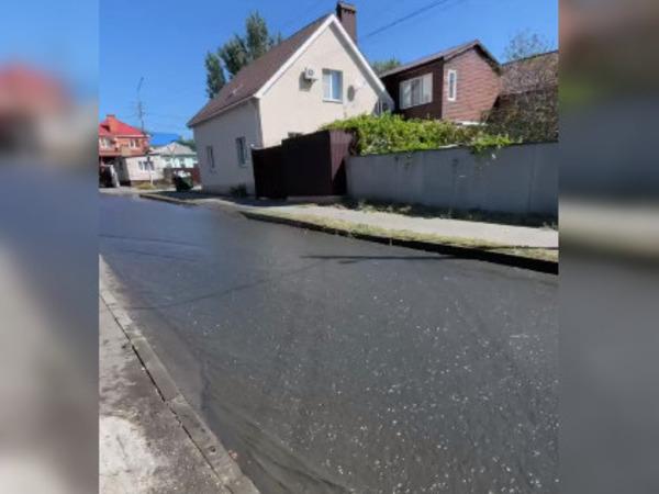 В Ростове из-за прорыва трубы затопило улицу в Александровке » DonDay ...
