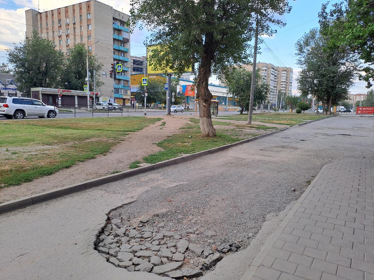 В Ростове на улице Волкова размыло асфальт » DonDay - новости Ростова-на-Дону.  Происшествия, события, новости бизнеса, политики, культуры и спорта.