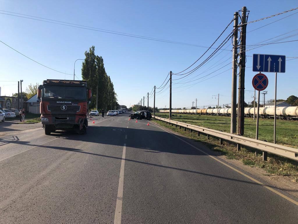 В Азове в ДТП с грузовиком пострадали водитель и пассажир кроссовера »  DonDay - новости Ростова-на-Дону. Происшествия, события, новости бизнеса,  политики, культуры и спорта.