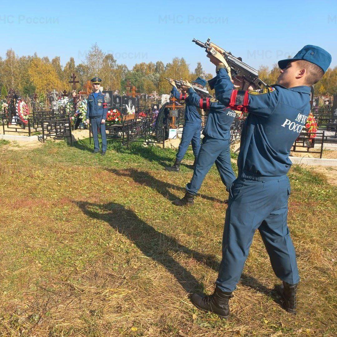 В Подмосковье похоронили спасателя из Ростовской области, погибшего при взрыве в Балашихе