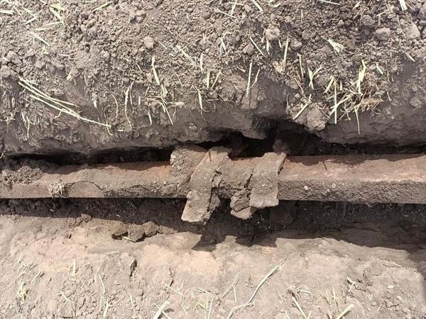 В Ростовской области поисковики «Миус-фронта» нашли останки самолета Ил-2 времен ВОВ