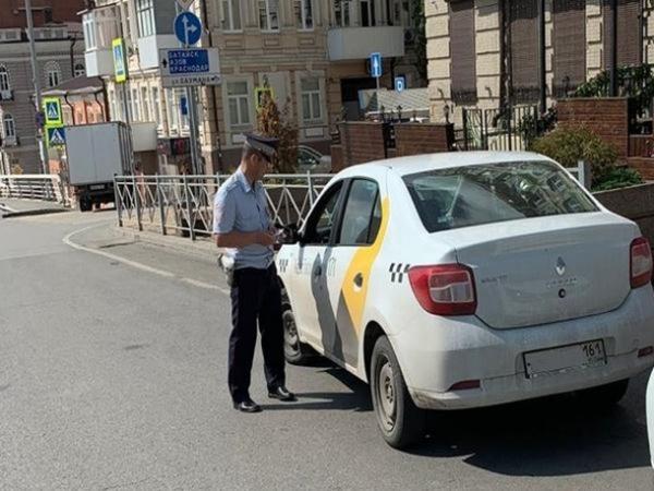 Голубев утвердил изменения в организацию перевозок легковыми такси на Дону