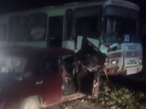 В Ростовской области в ДТП с автобусом пострадали водитель и пассажир ВАЗа