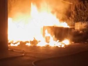 В Каменске-Шахтинском рядом со школой произошел пожар