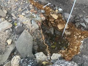 В Ростове посреди дороги образовались метровые ямы