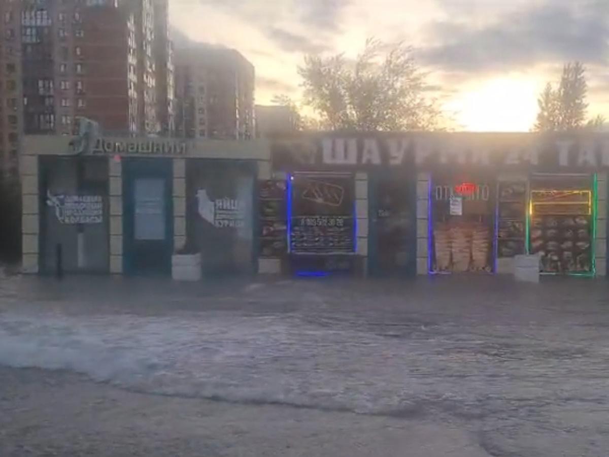 В Ростове из-за коммунальной аварии затопило Орбитальную: видео