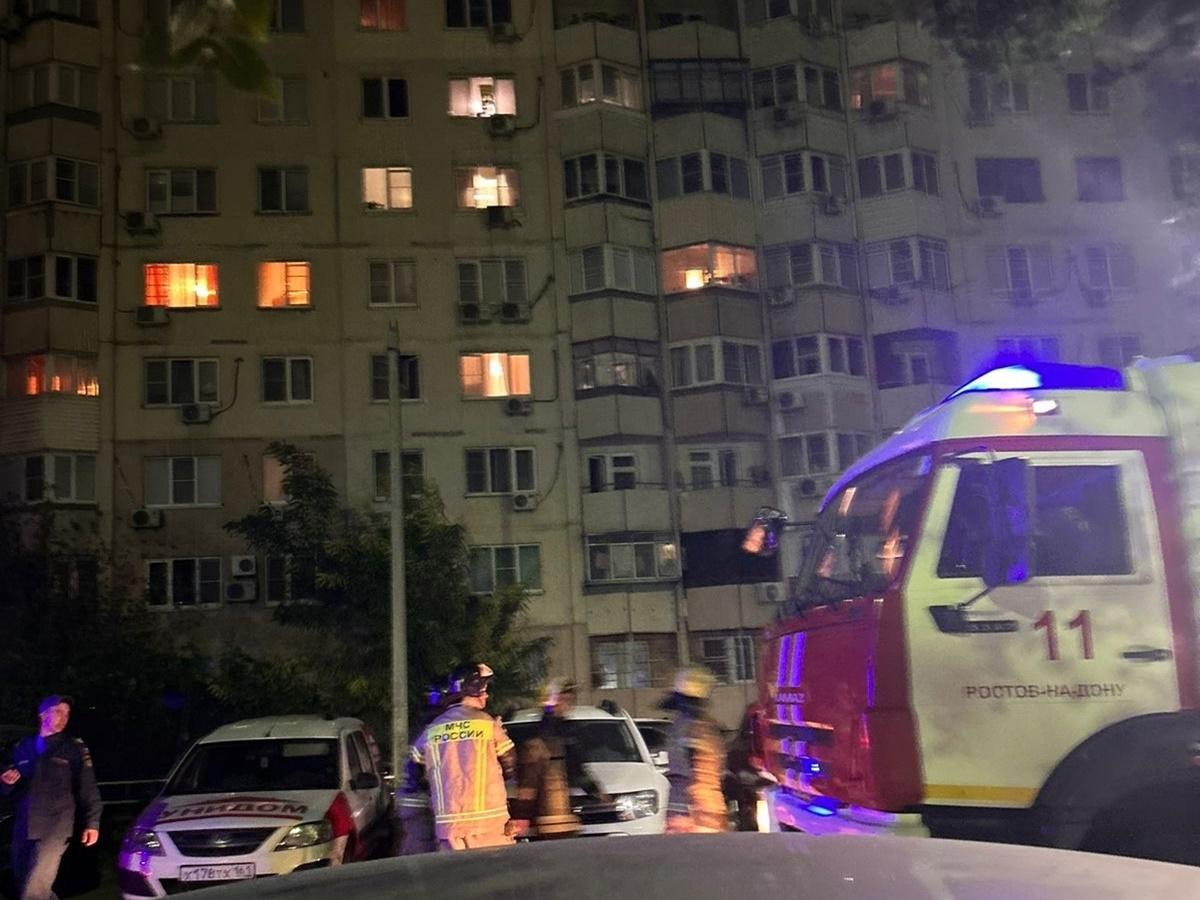 В Ростове в Военведе горит квартира в многоэтажке: видео » DonDay - новости  Ростова-на-Дону. Происшествия, события, новости бизнеса, политики, культуры  и спорта.