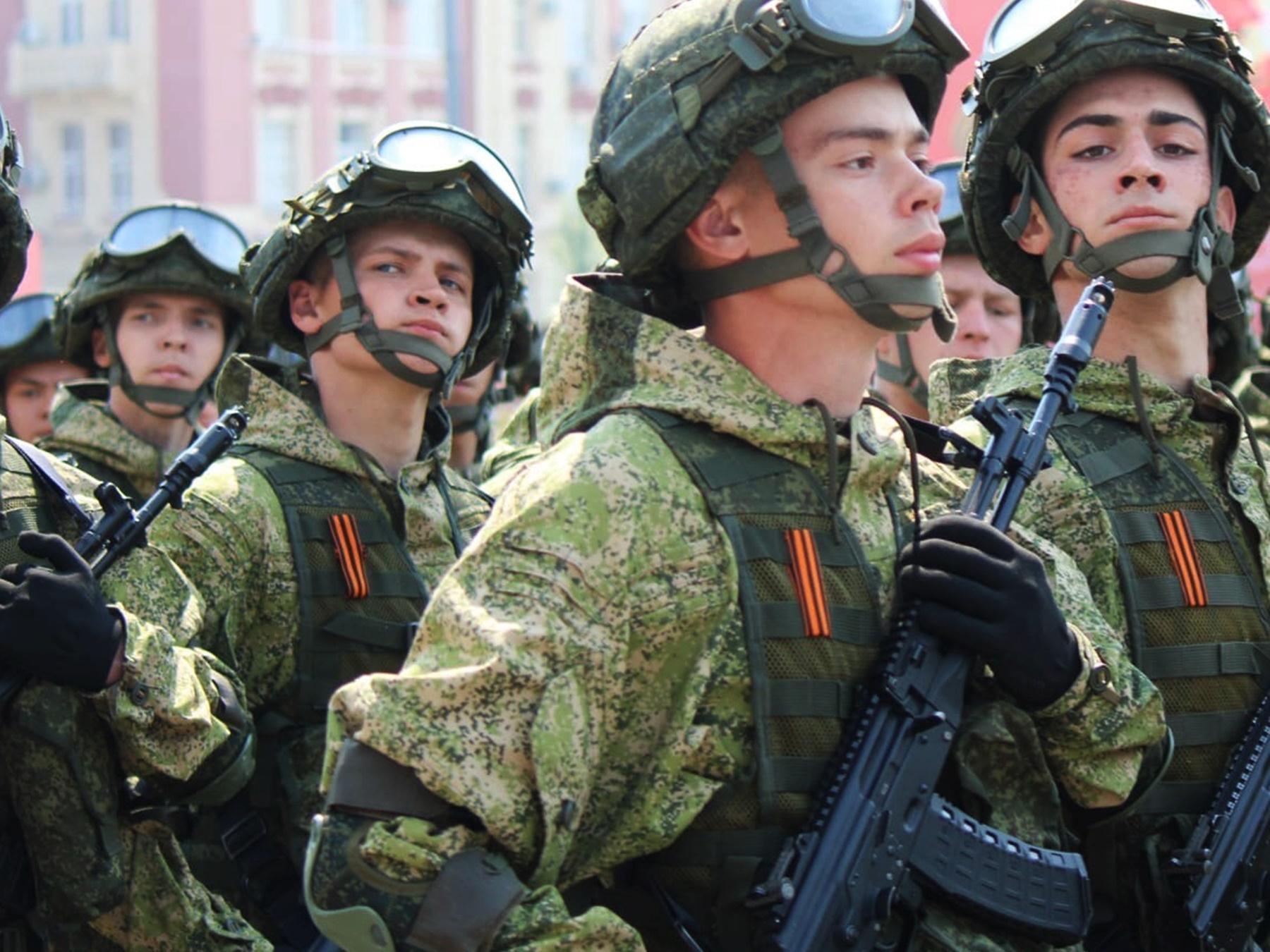 В военкоматах Ростова образовались огромные очереди » DonDay - новости  Ростова-на-Дону. Происшествия, события, новости бизнеса, политики, культуры  и спорта.