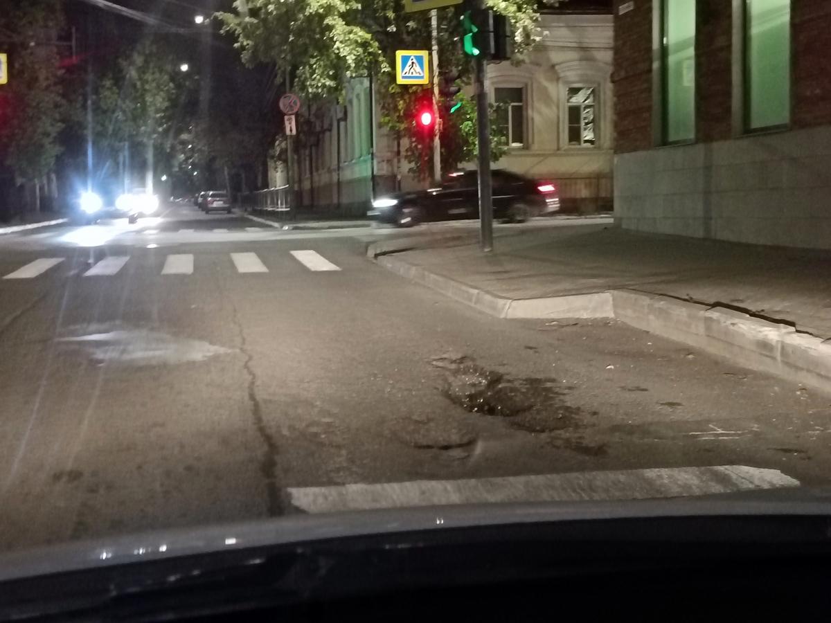 В Ростове на дороге в Нахичевани появилась очередная яма
