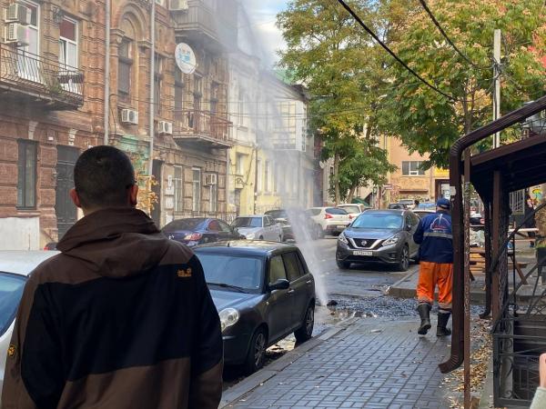 В центре Ростова-на-Дону забил коммунальный фонтан