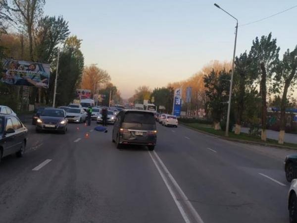 В Новочеркасске 64-летний мужчина погиб под колесами фургона