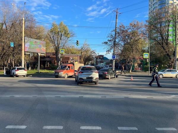 Два человека пострадали в ДТП на Нагибина в Ростове