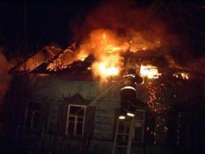 Под Таганрогом при пожаре в частном доме погибли два человека