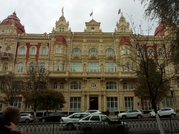 Администрация Ростова снова выставила на торги люксовые авто