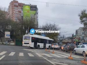 В Ростове на Вавилова водитель пассажирского автобуса попал в ДТП