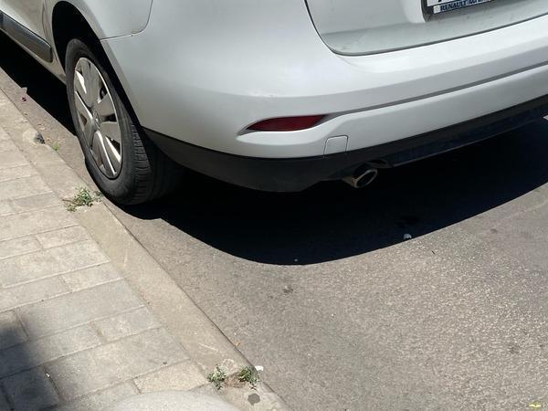 В Ростове на Портовой женщина попала под колеса автомобиля