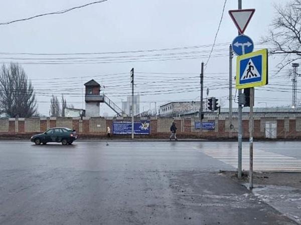 В Батайске у колонии сбили подростка на «зебре»
