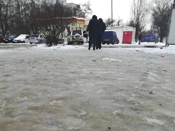 В Ростове из-за гололеда травмировались 165 человек