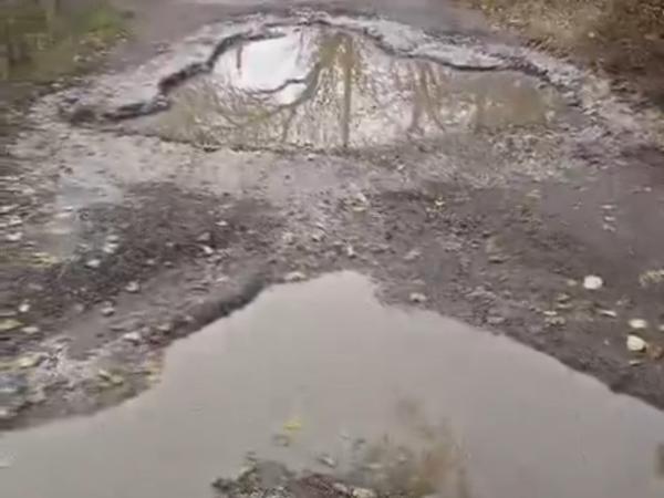 Ростовчане пожаловались на большие ямы на улице Большевистской