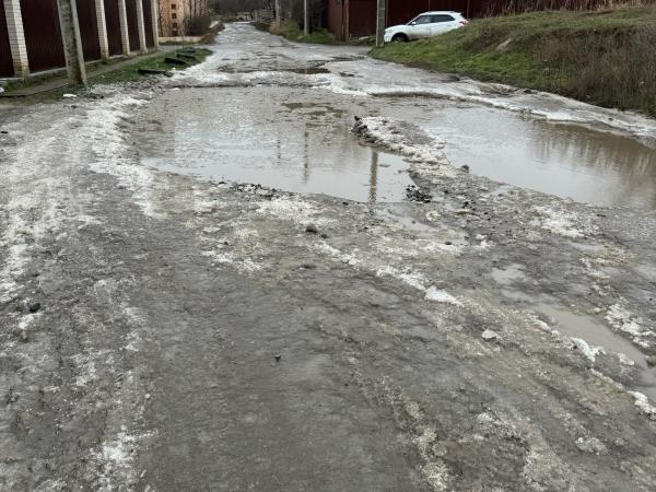 Улицу Ландшафтную в Ростове затопило нечистотами