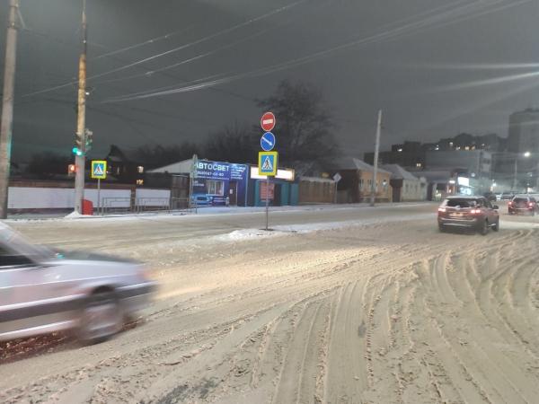 В Шахтах 57-летний мужчина попал под колеса авто