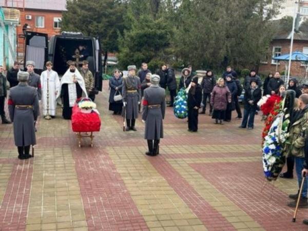 В Батайске похоронили 33-летнего лейтенанта, погибшего в СВО