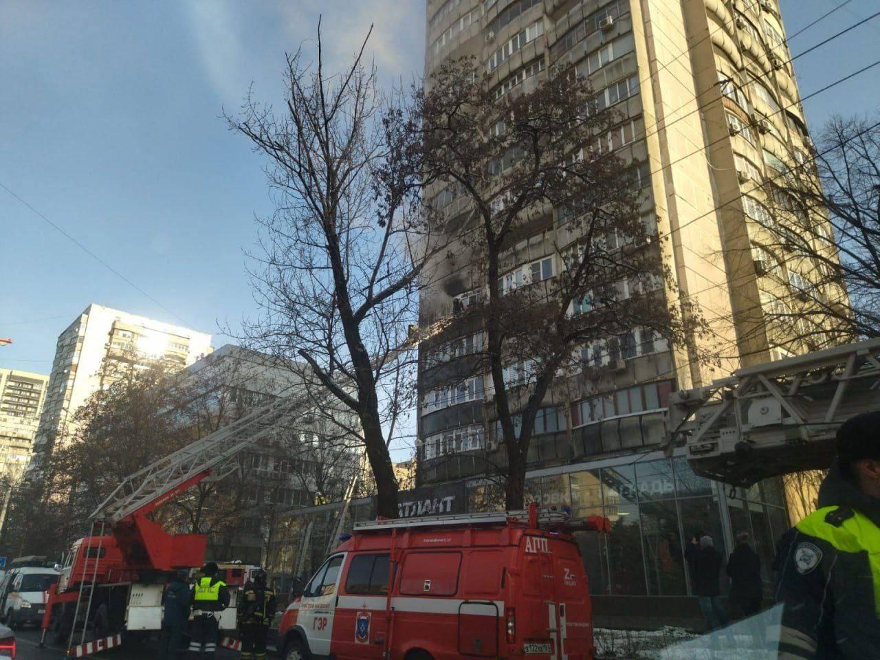 В центре Ростова при пожаре в квартире пострадал мужчина