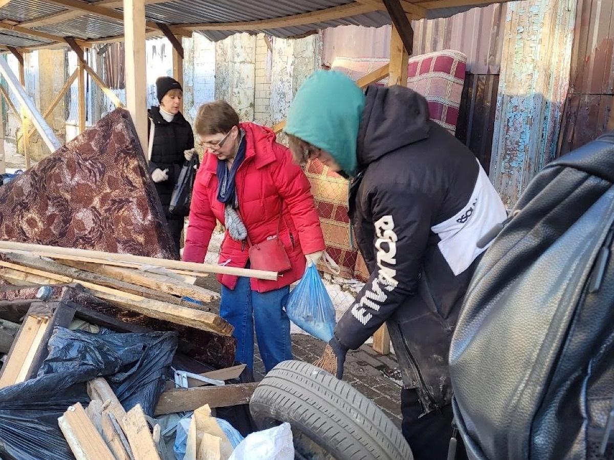 Ростовские активисты заколотили фанерой двери и окна «Дома с ангелами» »  DonDay - новости Ростова-на-Дону. Происшествия, события, новости бизнеса,  политики, культуры и спорта.