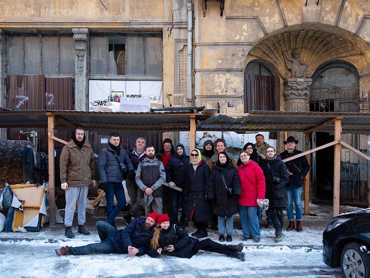 Ростовские активисты заколотили фанерой двери и окна «Дома с ангелами» »  DonDay - новости Ростова-на-Дону. Происшествия, события, новости бизнеса,  политики, культуры и спорта.