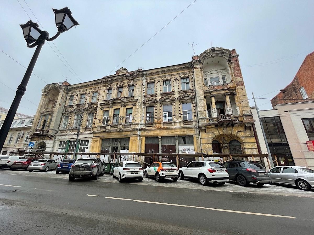 Ростовские активисты заколотили фанерой двери и окна «Дома с ангелами»