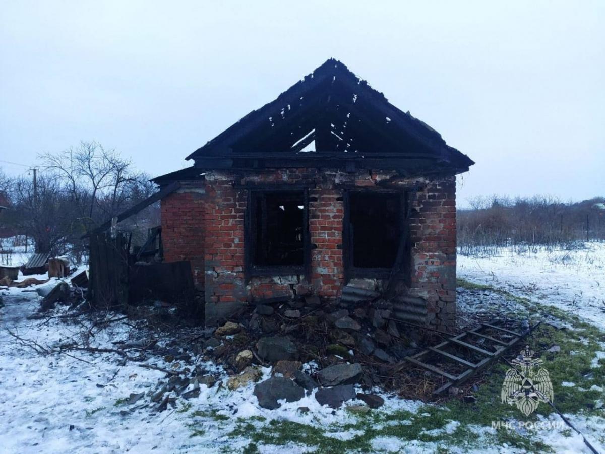 В Ростовской области при пожаре в доме погиб 65-летний мужчина » DonDay -  новости Ростова-на-Дону. Происшествия, события, новости бизнеса, политики,  культуры и спорта.