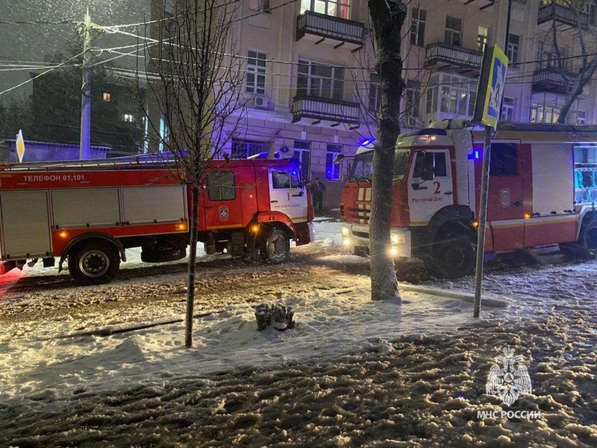 В Ростове сгорела квартира в историческом доме на Чехова » DonDay - новости  Ростова-на-Дону. Происшествия, события, новости бизнеса, политики, культуры  и спорта.