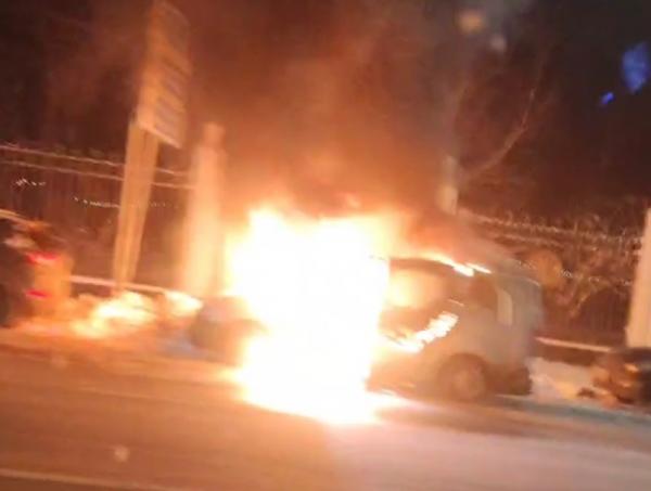 В Ростове на Театральной площади сгорела автокофейня