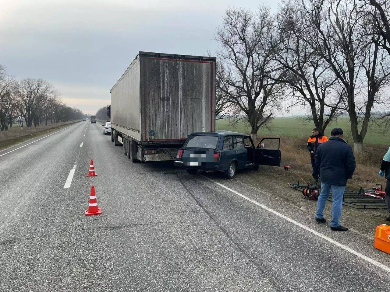 Водитель «Жигули» погиб в ДТП с грузовиком на трассе Ростов - Ставрополь »  DonDay - новости Ростова-на-Дону. Происшествия, события, новости бизнеса,  политики, культуры и спорта.