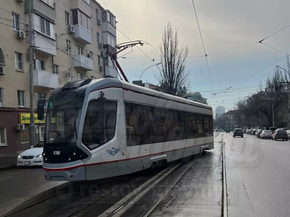 В Ростове трамвай сошел с рельсов в Нахичевани » DonDay - новости  Ростова-на-Дону. Происшествия, события, новости бизнеса, политики, культуры  и спорта.