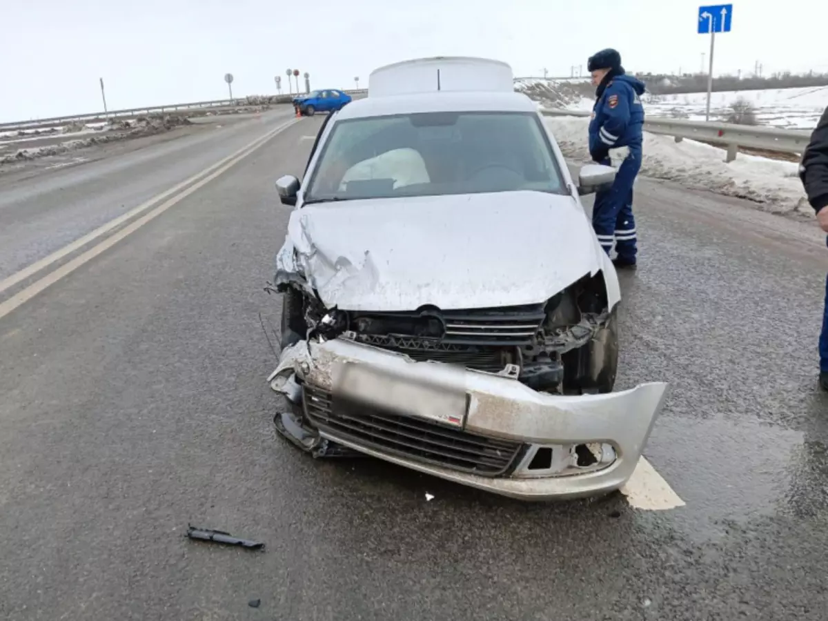 Двое пострадали в ДТП на трассе Волгоград – Сальск » DonDay - новости  Ростова-на-Дону. Происшествия, события, новости бизнеса, политики, культуры  и спорта.