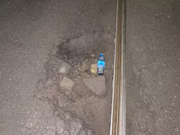В Ростове водители на Профсоюзной пробивают колеса машин из-за огромных ям