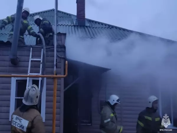 В Ростовской области при пожаре в частном доме заживо сгорели двое мужчин